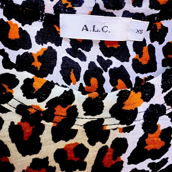 A. L. C.  Kati Leopard Print Twist Sleeve Tee  New, with tags - Picture 3 of 6